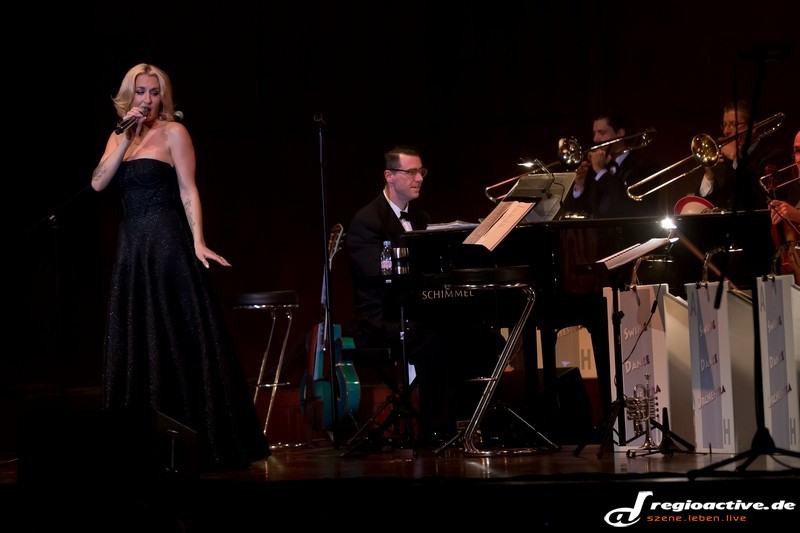 Sarah Connor & Christmas Swing Orchestra (live in Mannheim, 2013)
